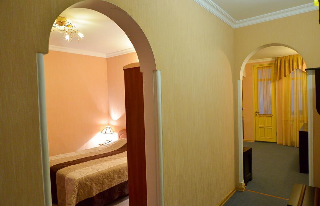 Hotel Old Town Kutaisi Quarto foto